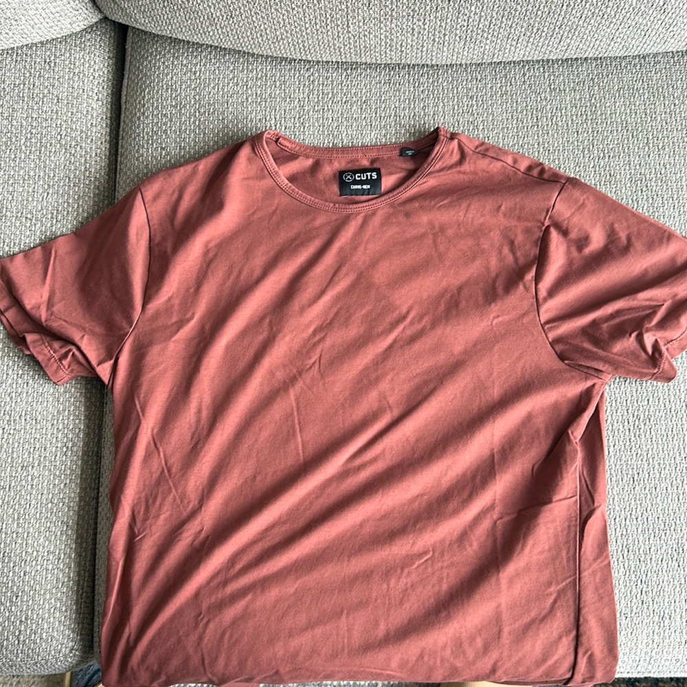 cuts mens burnt orange large AO curve tee shirt